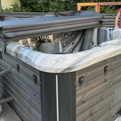 Acrilic Hot tub on Trailer